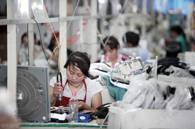 为什么工厂里面的 两班倒 越来越多 上夜班的工人 生活不易